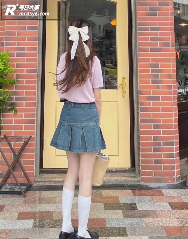 极品高颜值服装店老板相关图片5